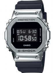 Наручные часы Casio GM-5600-1ER